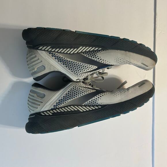 Brooks men’s adrenaline guys 23 running sneakers in blue, gray and black. Sz 13